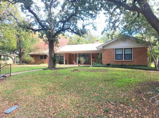 1601 Azteca Dr, Fort Worth, TX 76112