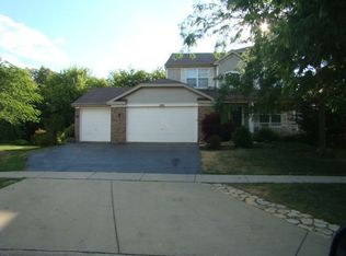 7023 Nathan Ln, Carpentersville, IL