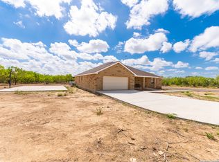 384 County Road 124, Floresville, TX 78114