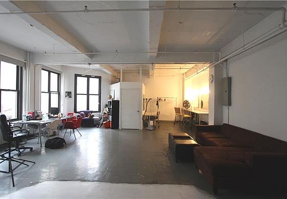 3rd image of 320 W 37th St Rm 10A