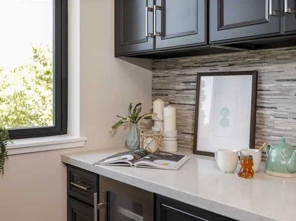 820 A St #302, Davis, CA 95616