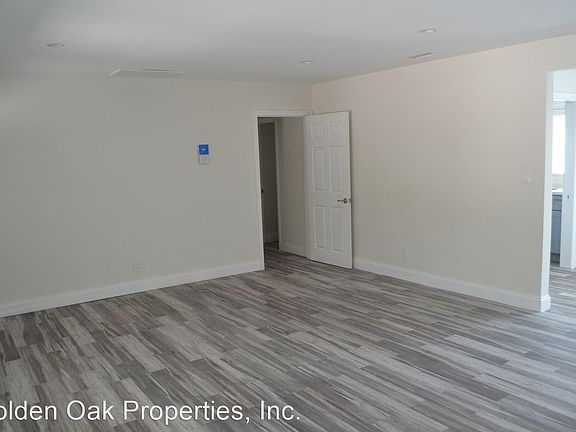 5th image of 2926 Fairmount Ave