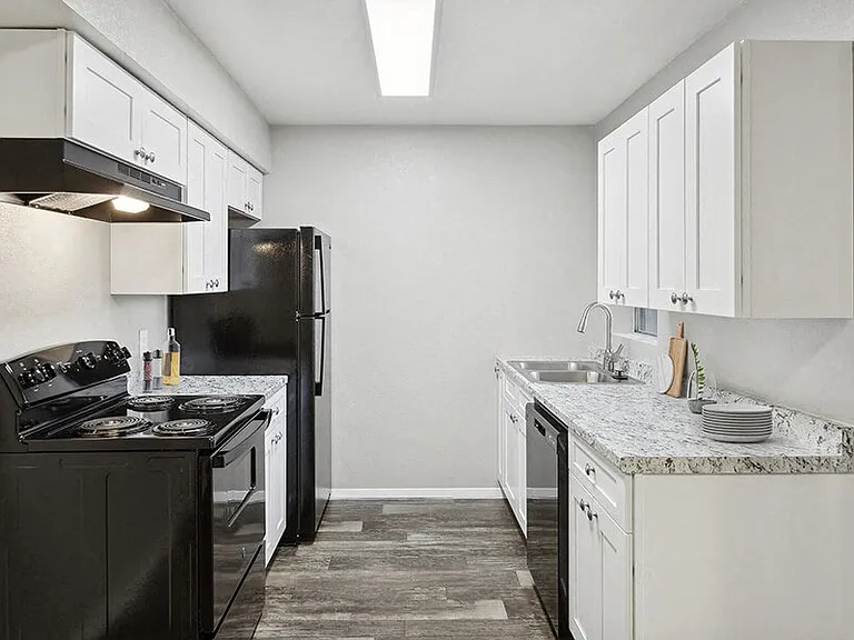 Tanque Verde Apartments — Photo 17