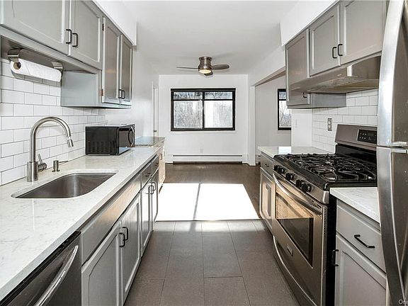 4th image of 8 E Lawrence Park Dr Unit 16