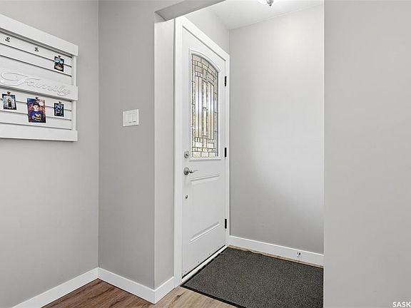3rd image of 279 Logan CRESCENT
