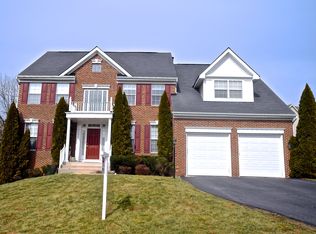 20864 Great Falls Forest Dr, Sterling, VA 20165