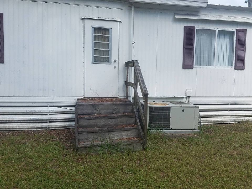 2nd image of 2203 Hemlock Ln