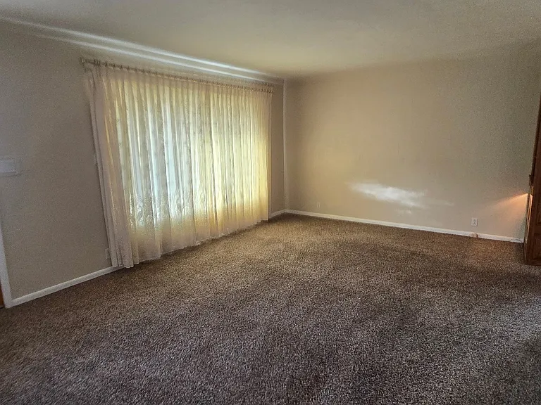 234 E 1050 N — Photo 12