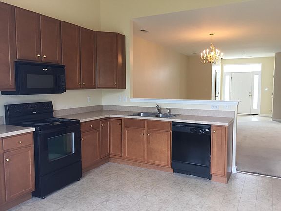 3rd image of 222 W Bourne Way
