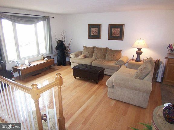 3rd image of 1402 Aquia Dr