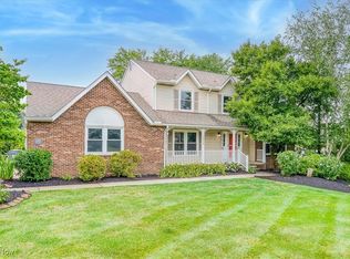 32906 Lisa Ln, Solon, OH 44139