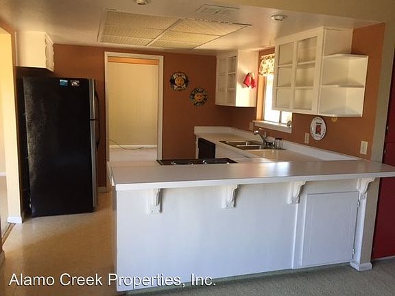 3rd image of 806 Landon Ct