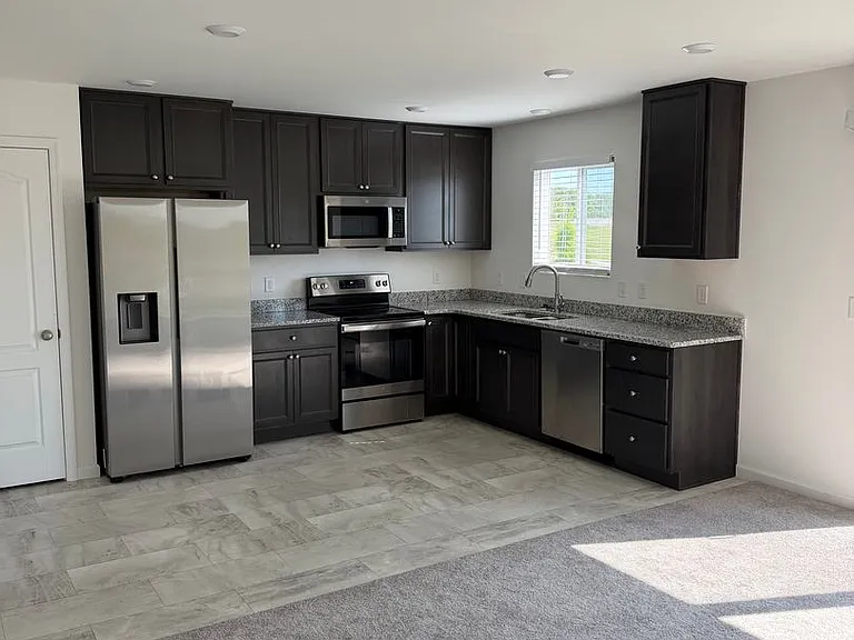 60 Mora Blvd — Photo 5