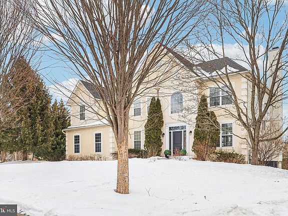2nd image of 230 Shadybrooke Dr N