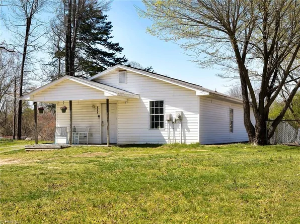 302 Goforth Dr, Thomasville, NC 27360