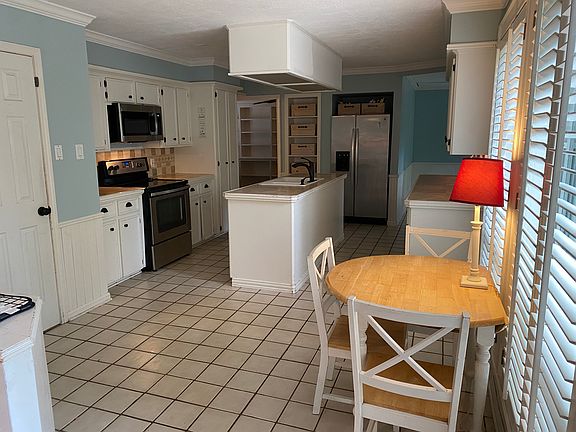 Kitchen / Breakfast Nook