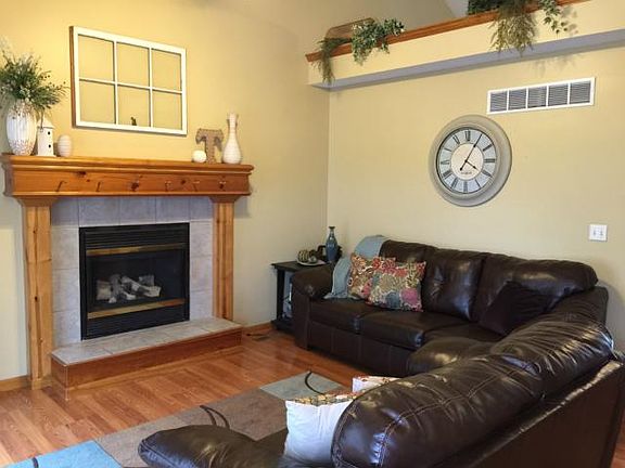 2nd image of 848 SW Country Hill Dr