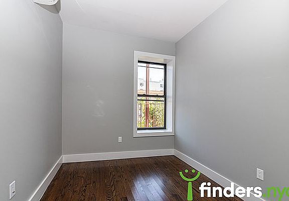 4th image of 534 Jackson Ave #3C