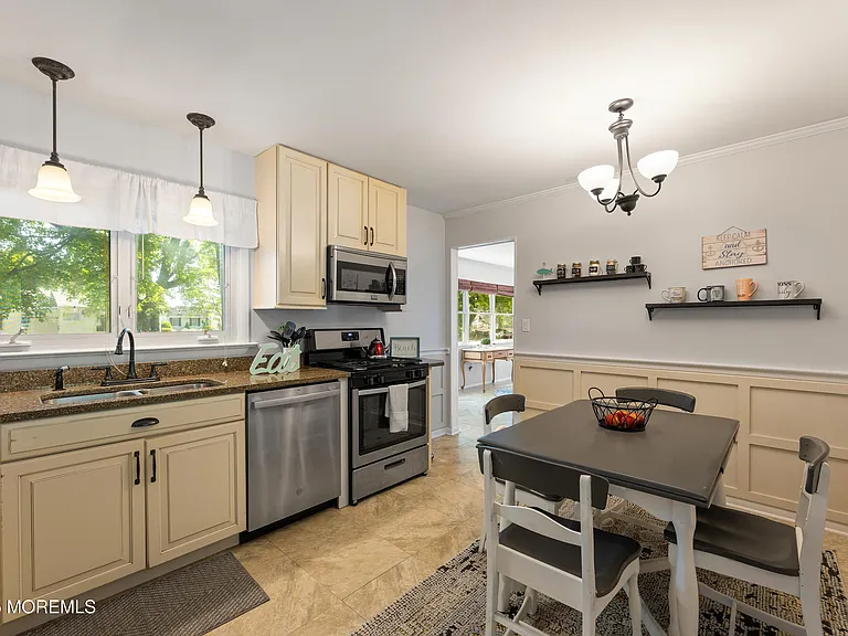 2202 Beach Blvd — Photo 14