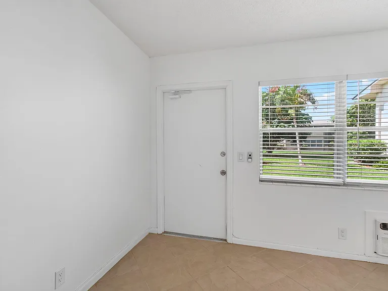 126 Norwich #F — Photo 12