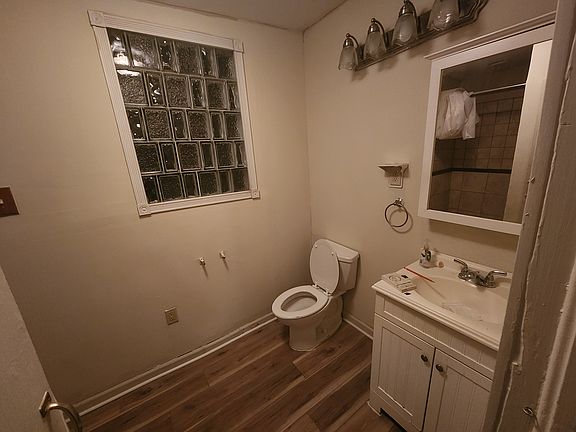 2nd image of 254 Magazine St
