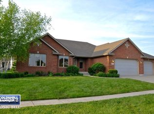 411 Heron Creek Dr, Sycamore, IL 60178