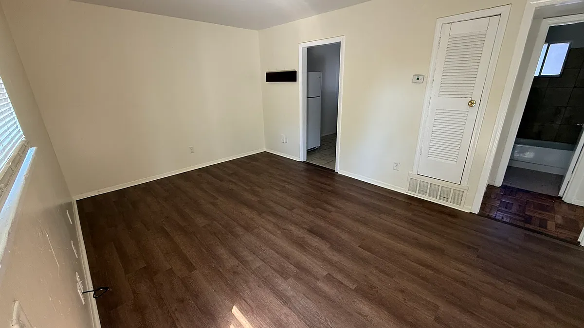Front/Living/Family room - 55 N Evergreen St #1