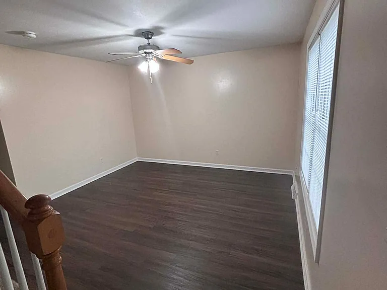 102 Jeremiah Ct — Photo 23