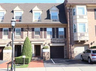 1305 Estates Ln #179, Bayside, NY 11360