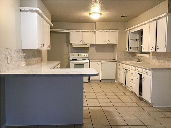 3rd image of 5944 NW 27th St