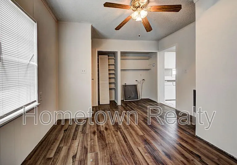 527 W Dill St — Photo 14