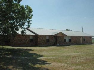 2590 County Road 5710, Devine, TX 78016