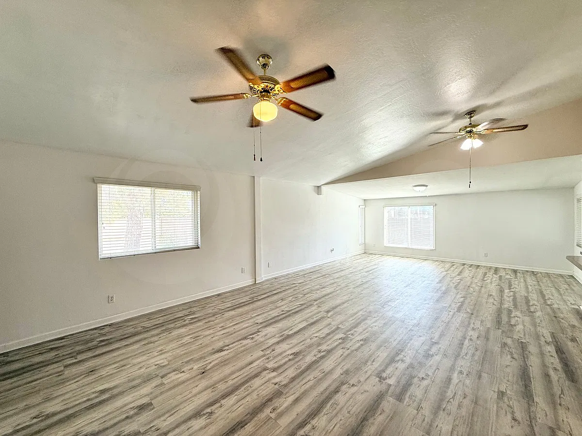 3 bed, 2.0 bath, 1344 sqft, $2,195 — Photo 3