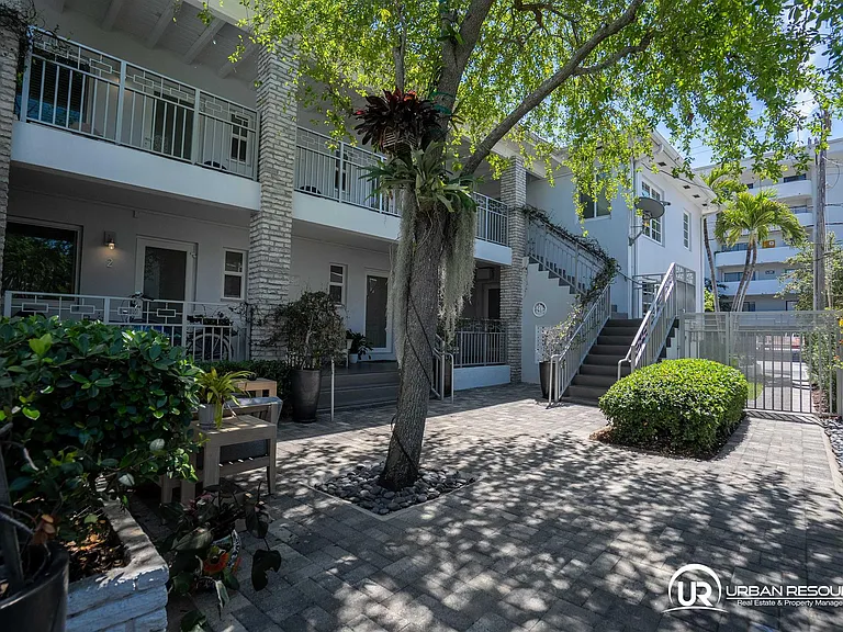 117 S Shore Dr #8 — Photo 3