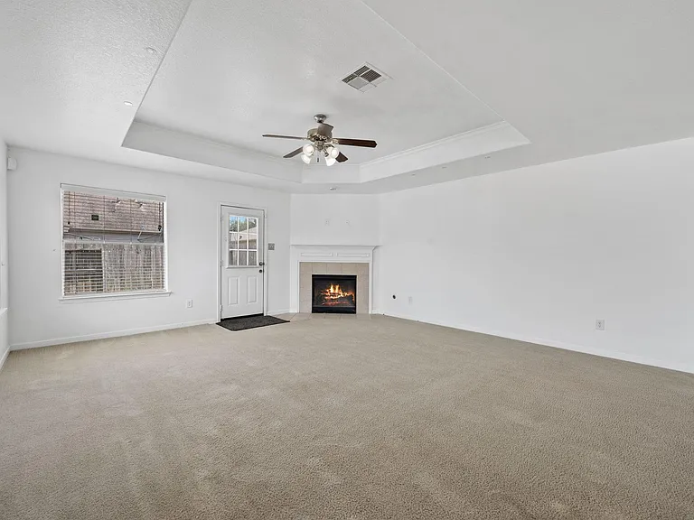 4614 Oak St — Photo 13