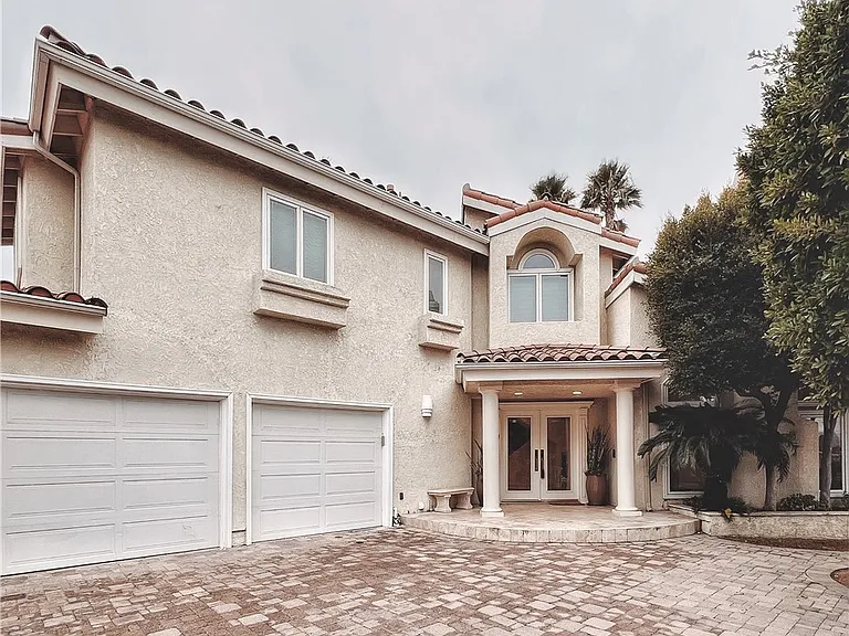 289 S Owens Dr — Photo 1