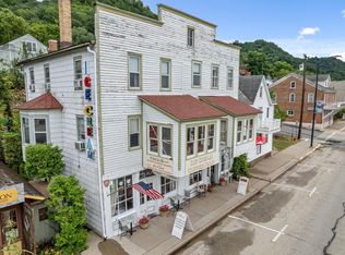 305 N Main St, Alma, WI 54610