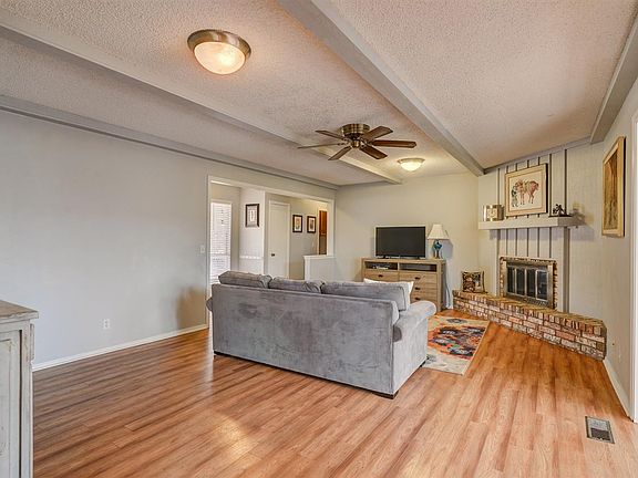5th image of 1601 S Celia Ln