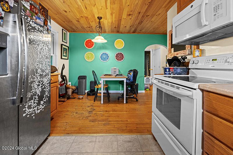 4th image of 731 6th Avenue