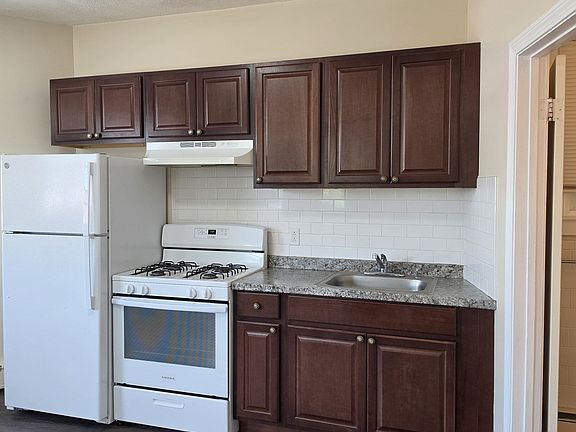 4th image of 838 Western Ave #2L