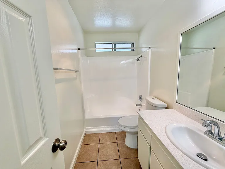 Westgate Villa Apartments — Photo 15