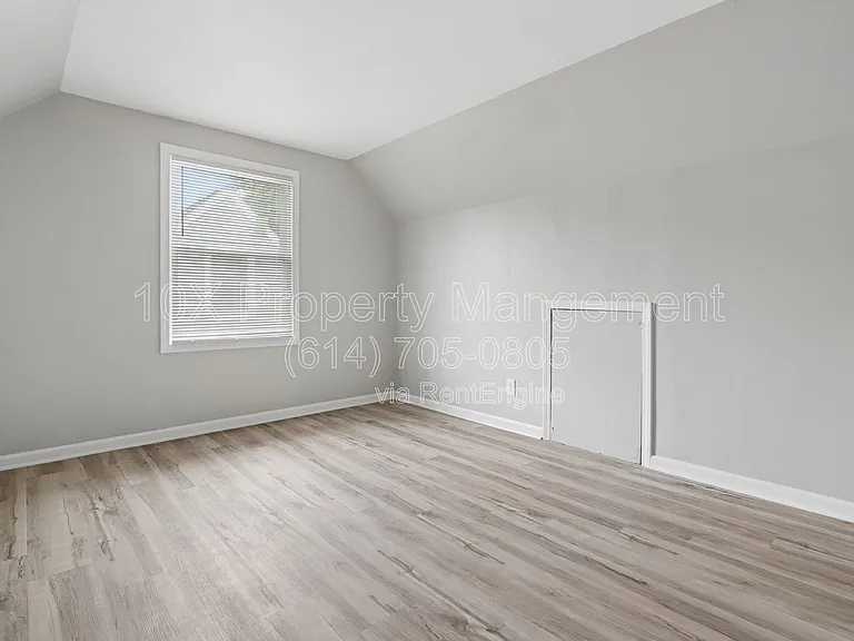 782 Whitethorne Ave — Photo 17
