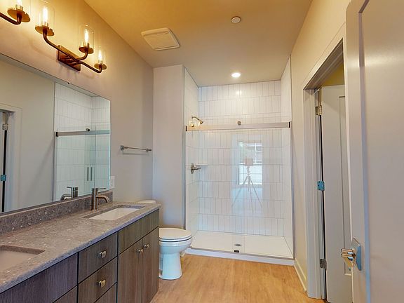 4th image of 142 Magnolia St #302