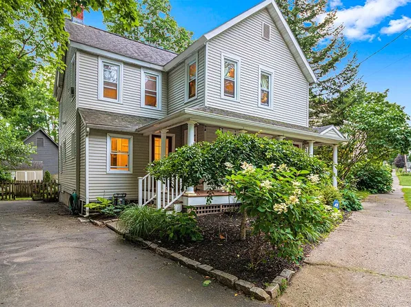 64 2nd St, Saratoga Springs, NY 12866