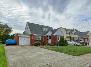 27 34th St, Fair Lawn, NJ 07410