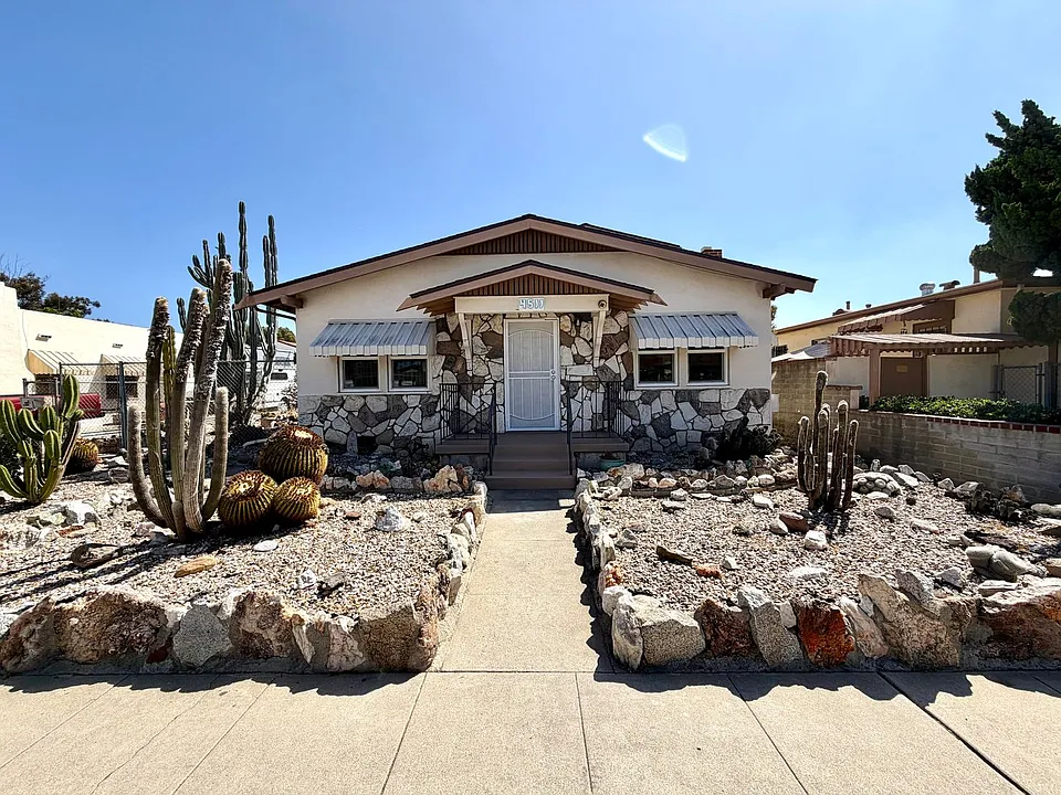 3 Bed, 1 Bath House in College Area! Water/Trash Included!
