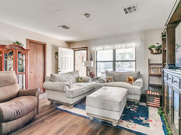 5th image of 3301 Beechwood Dr