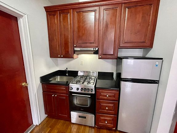 3rd image of 1095 2nd Ave APT 4FS