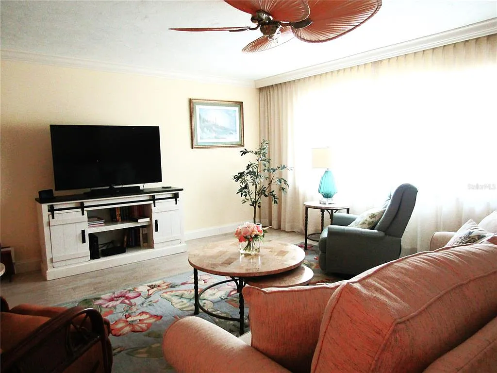 3 bed, 2.0 bath, 1574 sqft, $5,500 — Photo 4