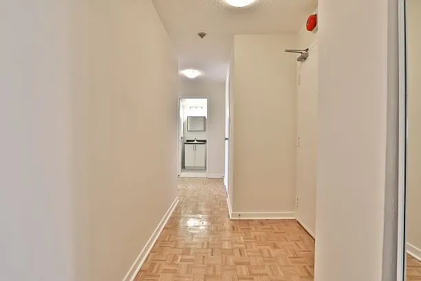 25 Wellesley St W — Photo 36